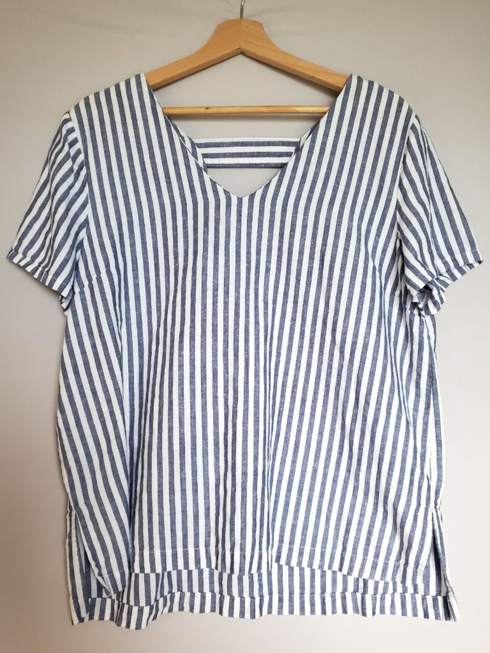 Ellen Tracy Linen LG Top Blue White Vertical Stripe Short Sleeve Nautical Sailor